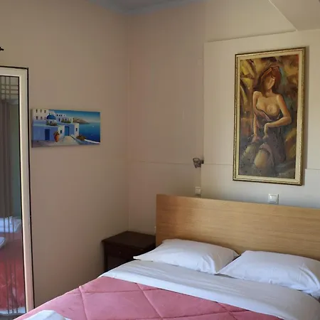 Alena Apartahotel